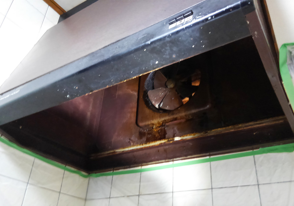 カトーデンキ お仕事日記 レンジフード取替え前