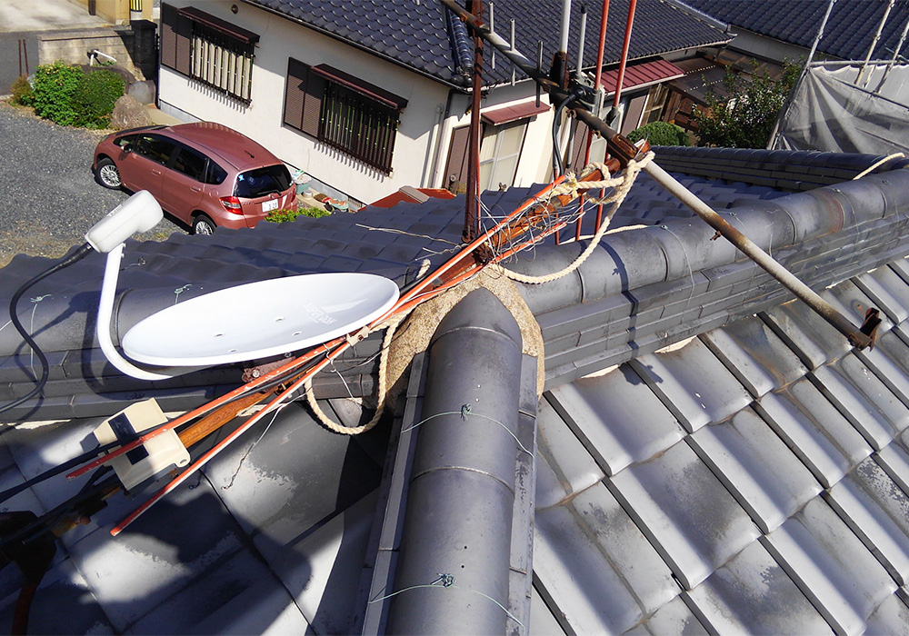 カトーデンキ お仕事日記 台風でも倒れる心配ナシ！壁付けアンテナ