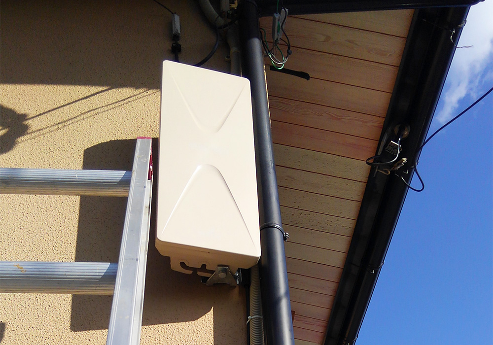 カトーデンキ お仕事日記 台風でも倒れる心配ナシ！壁付けアンテナ