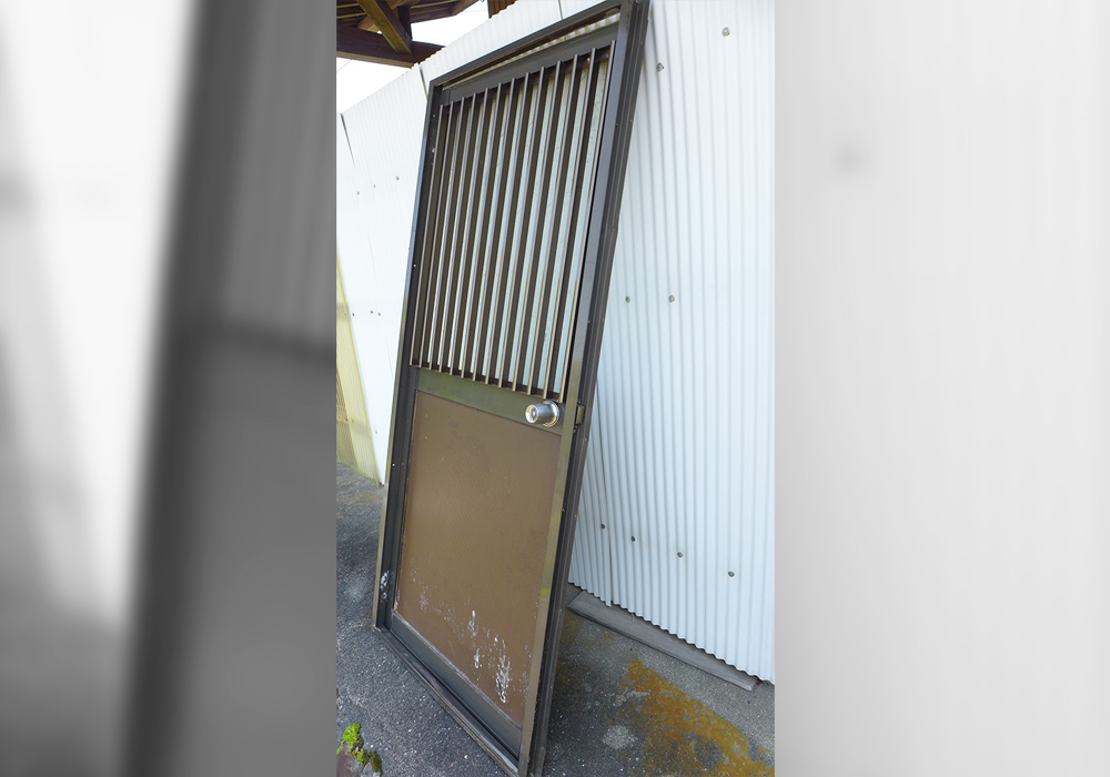 カトーデンキ お仕事日記 勝手口のドア交換