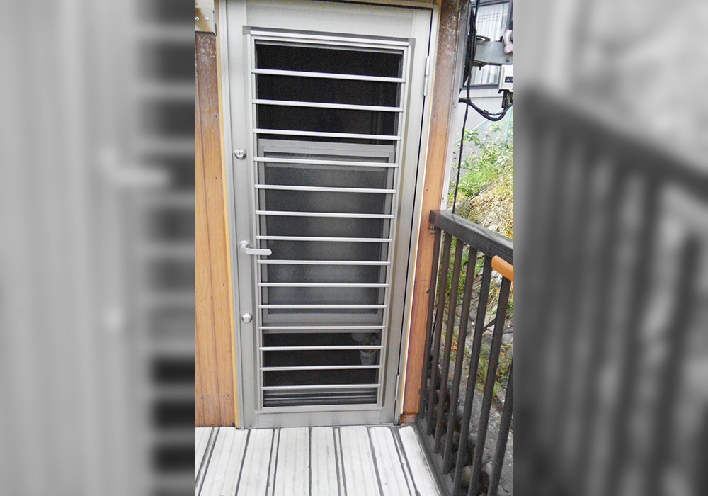 カトーデンキ お仕事日記 勝手口のドア交換