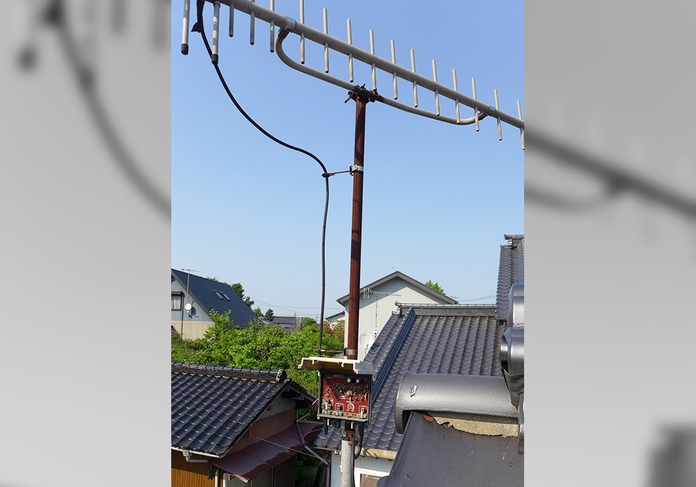 カトーデンキ お仕事日記 テレビ用ブースターの交換