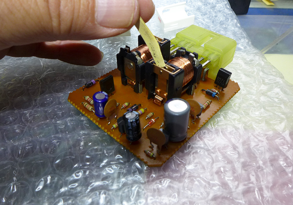 カトーデンキ お仕事日記 車のヘッドライトを修理