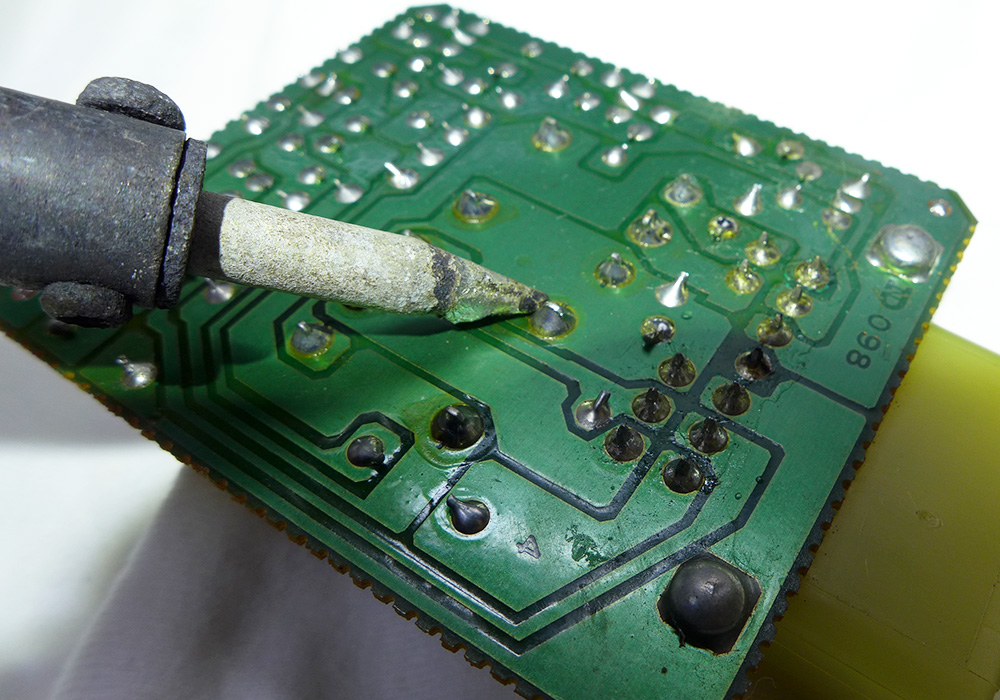 カトーデンキ お仕事日記 車のヘッドライトを修理