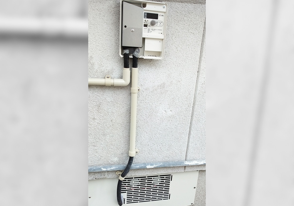 カトーデンキ お仕事日記 床下換気扇、屋外コンセント交換工事