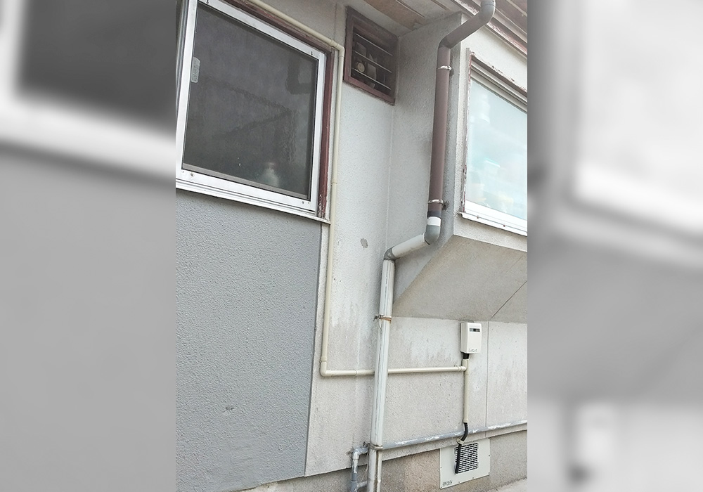 カトーデンキ お仕事日記 床下換気扇、屋外コンセント交換工事
