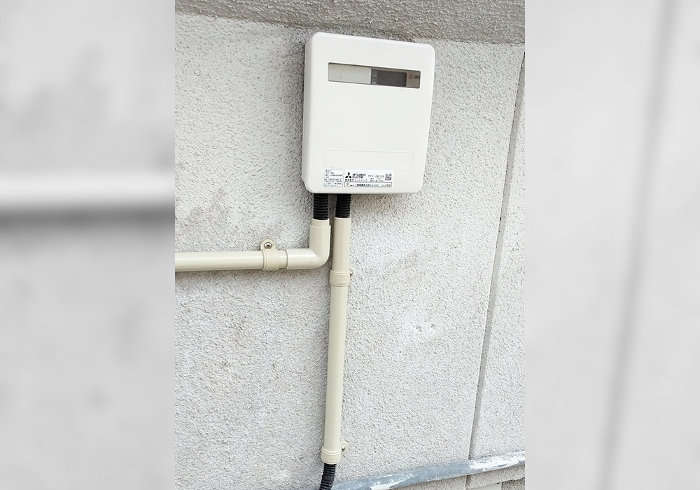 カトーデンキ お仕事日記 床下換気扇、屋外コンセント交換工事